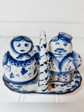 Vintage Russian Gzhel Nesting Doll Blue + White Porcelain Salt & Pepper Set